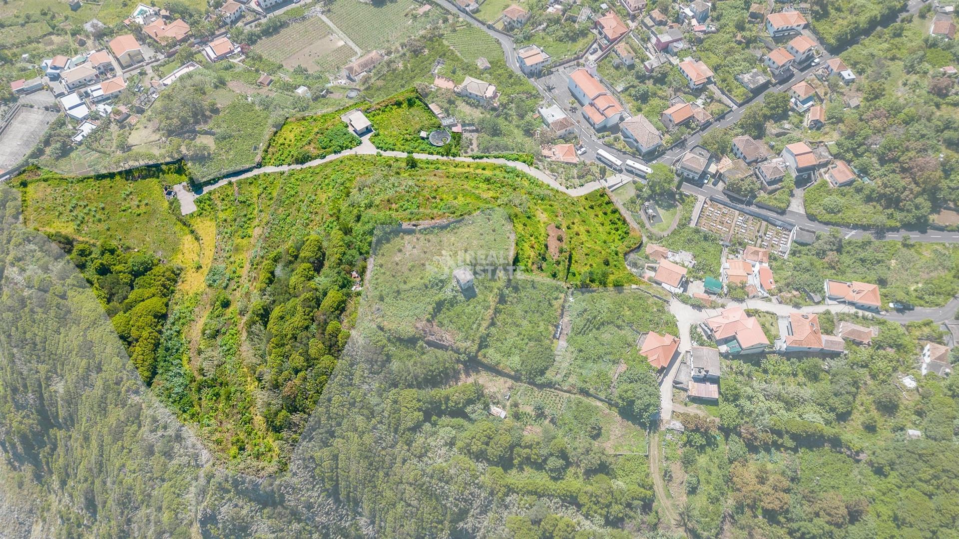 Investment Land (Arco de São Jorge)