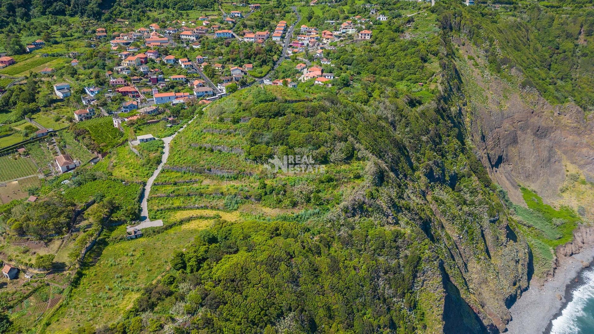 Investment Land (Arco de São Jorge)