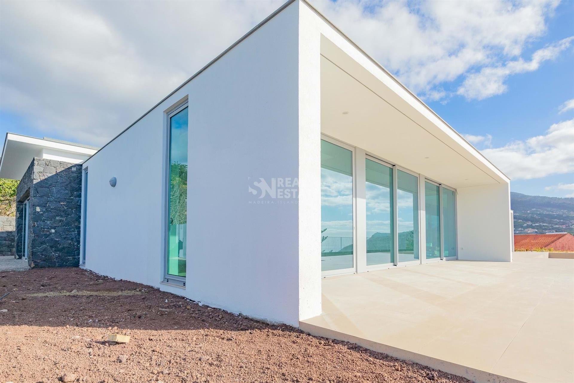 Luxury villa (under construction)
