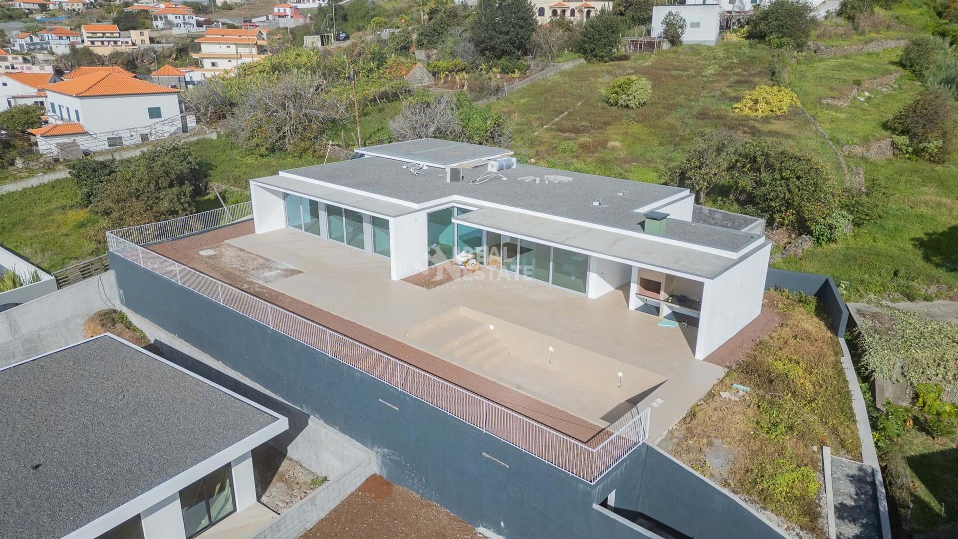 Luxury villa (under construction)