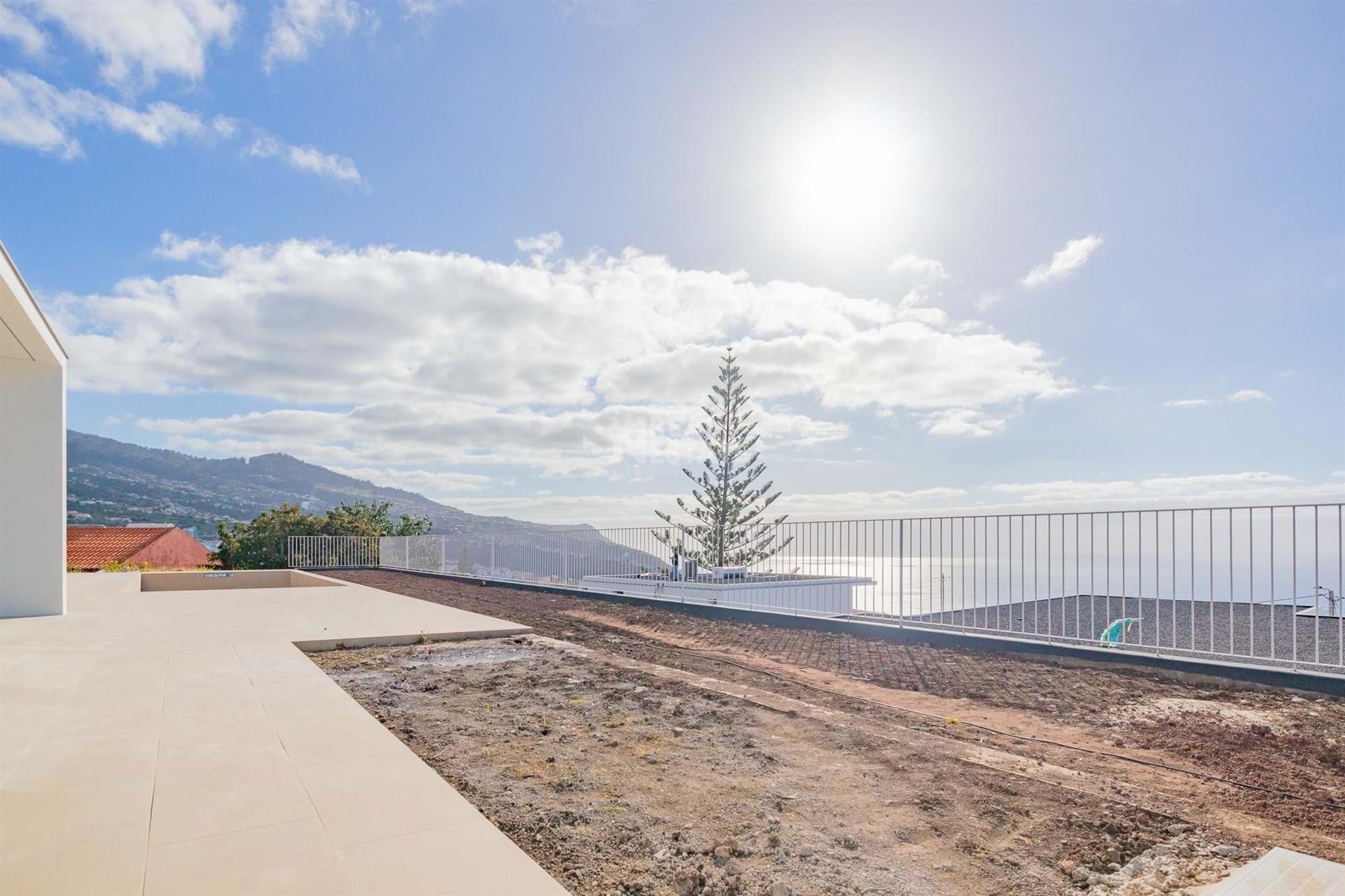 Luxury villa (under construction)