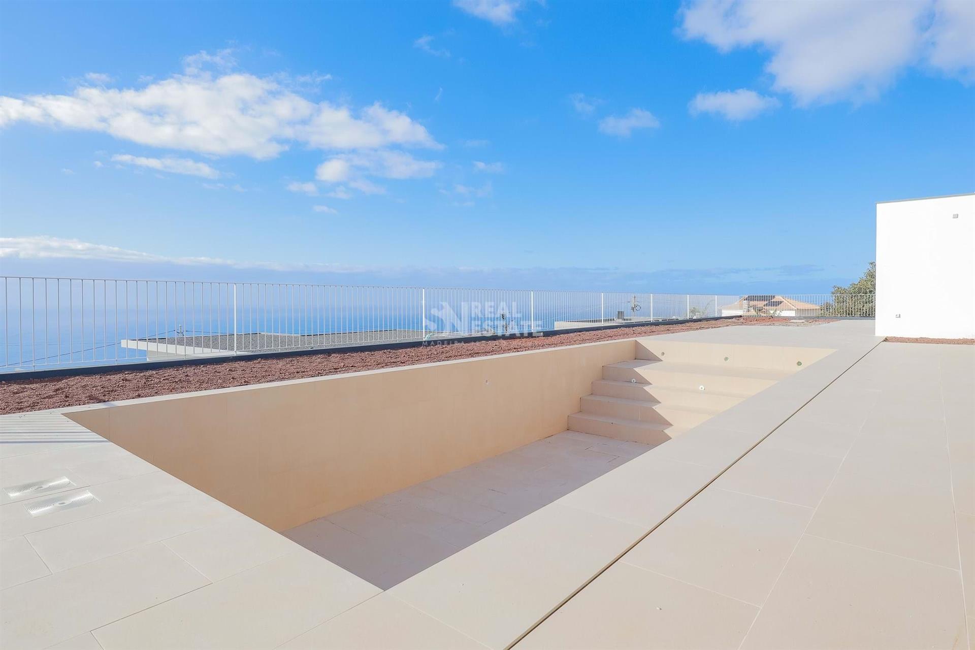 Luxury villa (under construction)