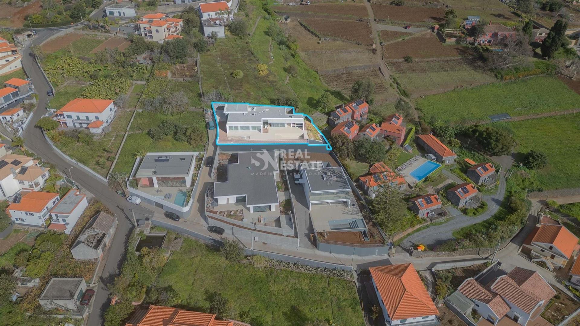 Luxury villa (under construction)