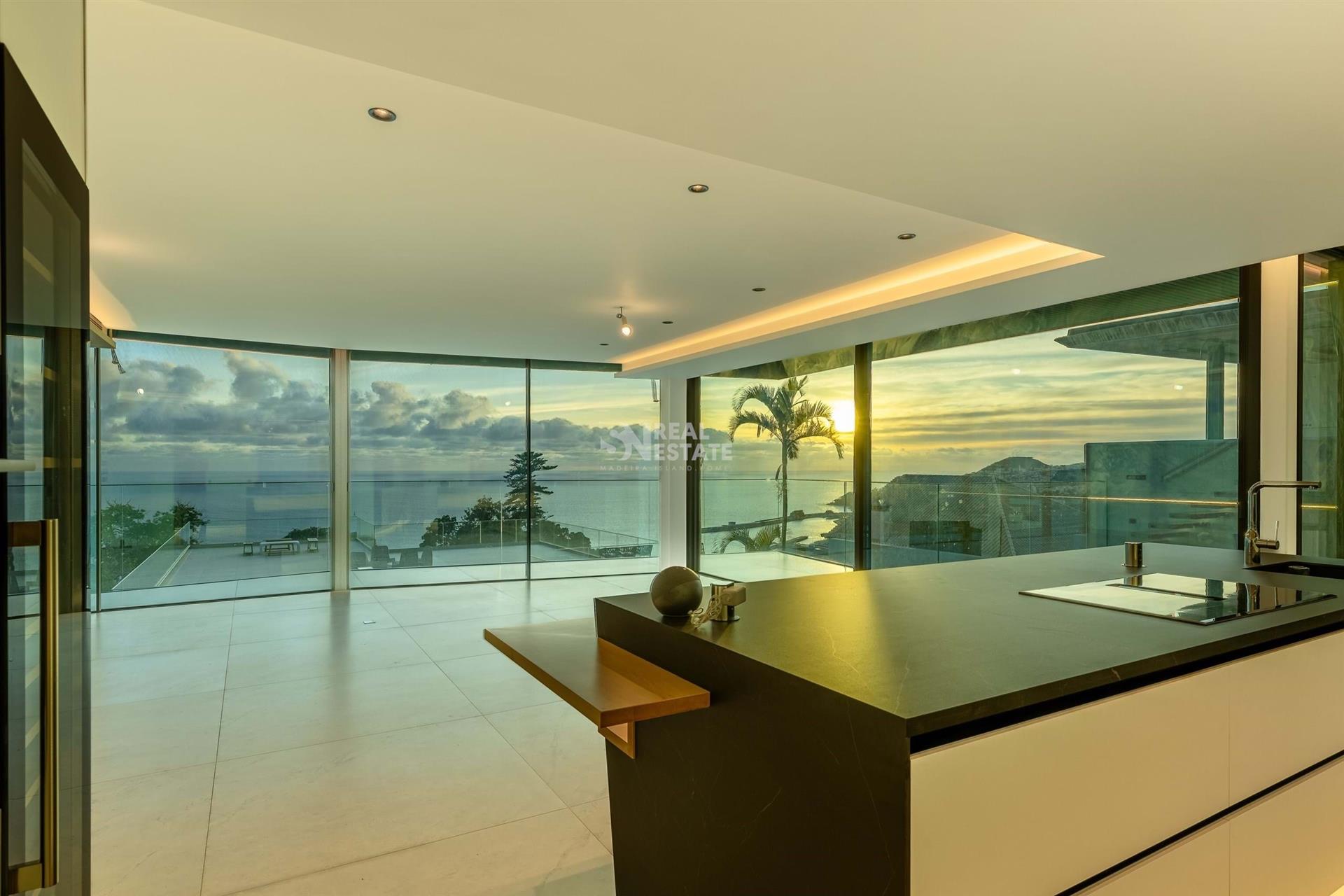 4 Bedroom House | Swimming Pool | View Of The Bay Of Funchal
