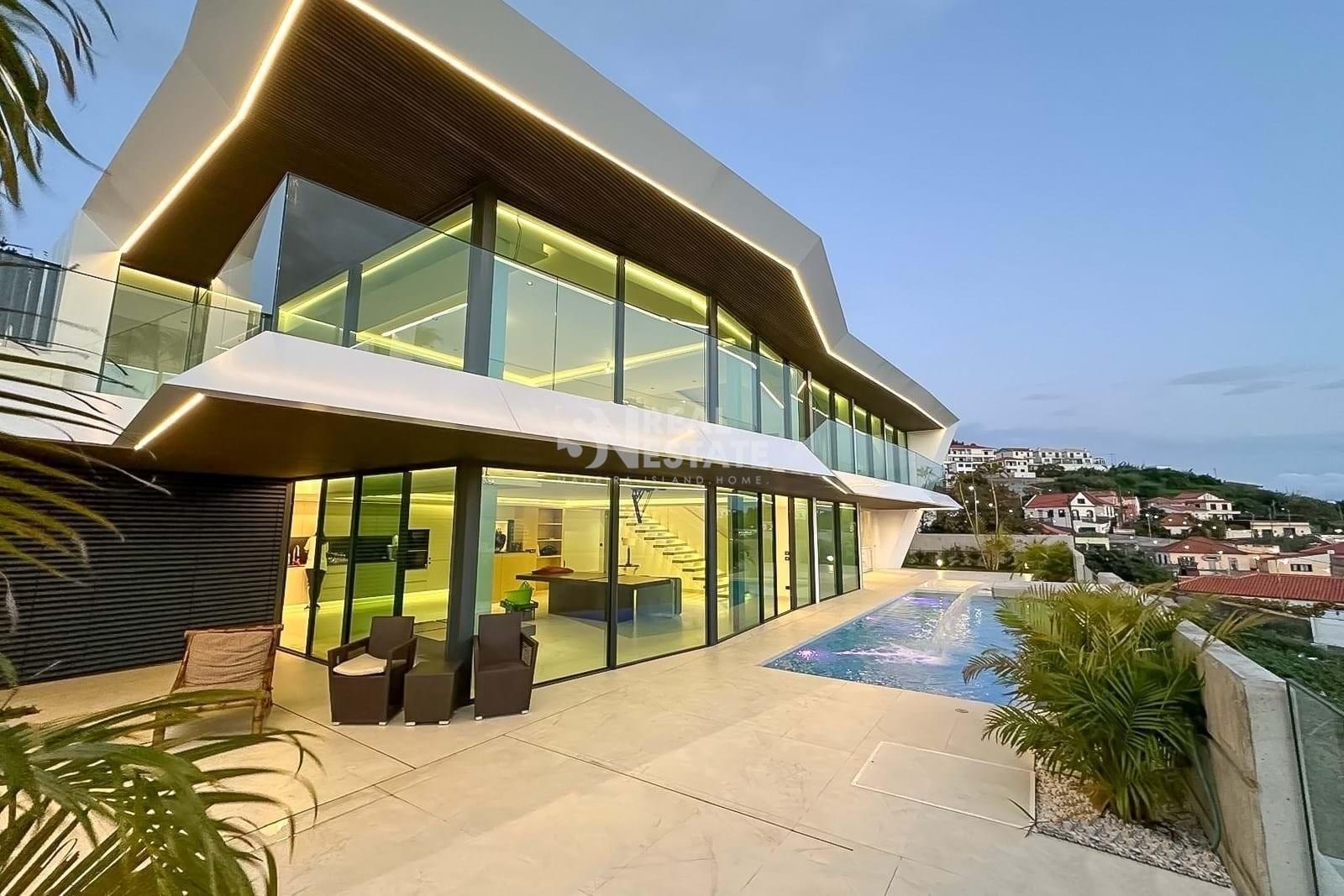 4 Bedroom House | Swimming Pool | View Of The Bay Of Funchal