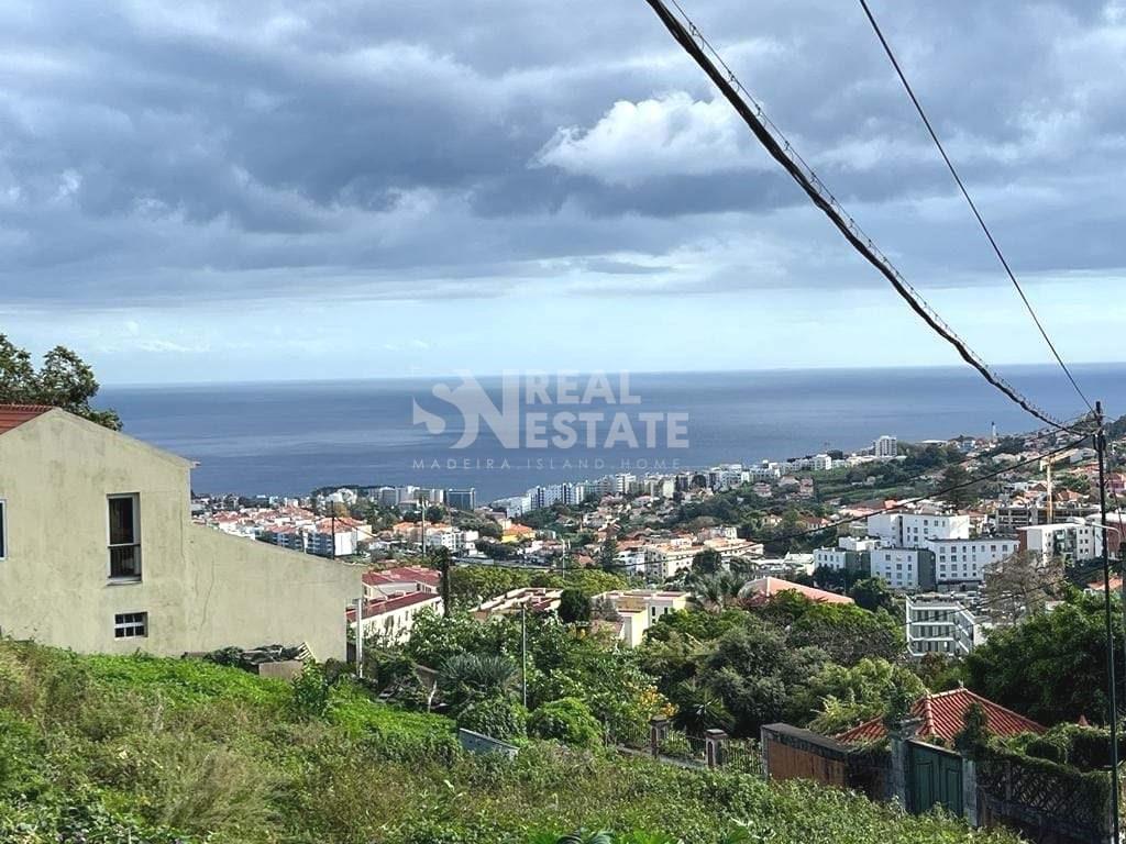 Building Land - Santo António, with sea view