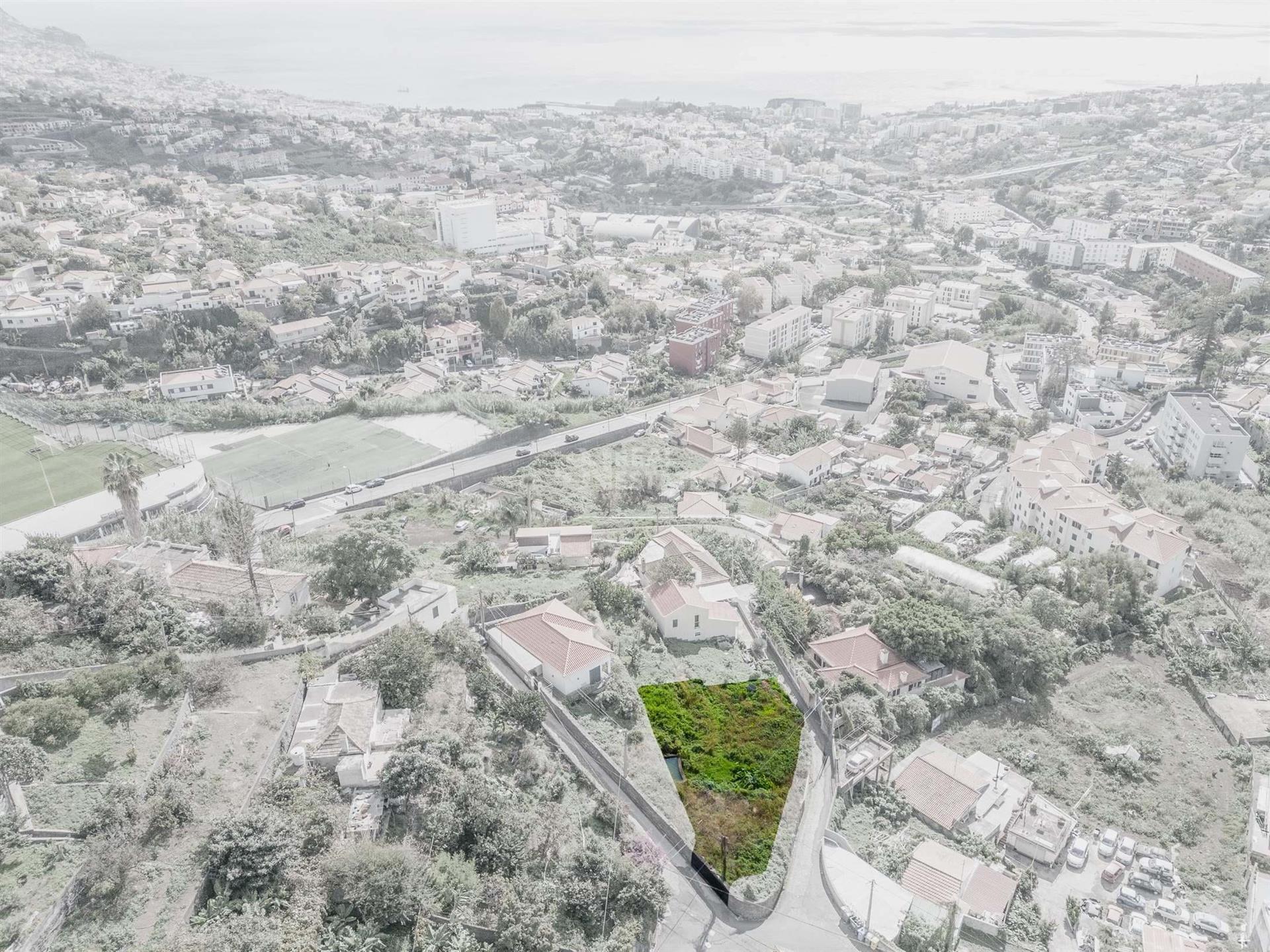 Building Land - Santo António, with sea view
