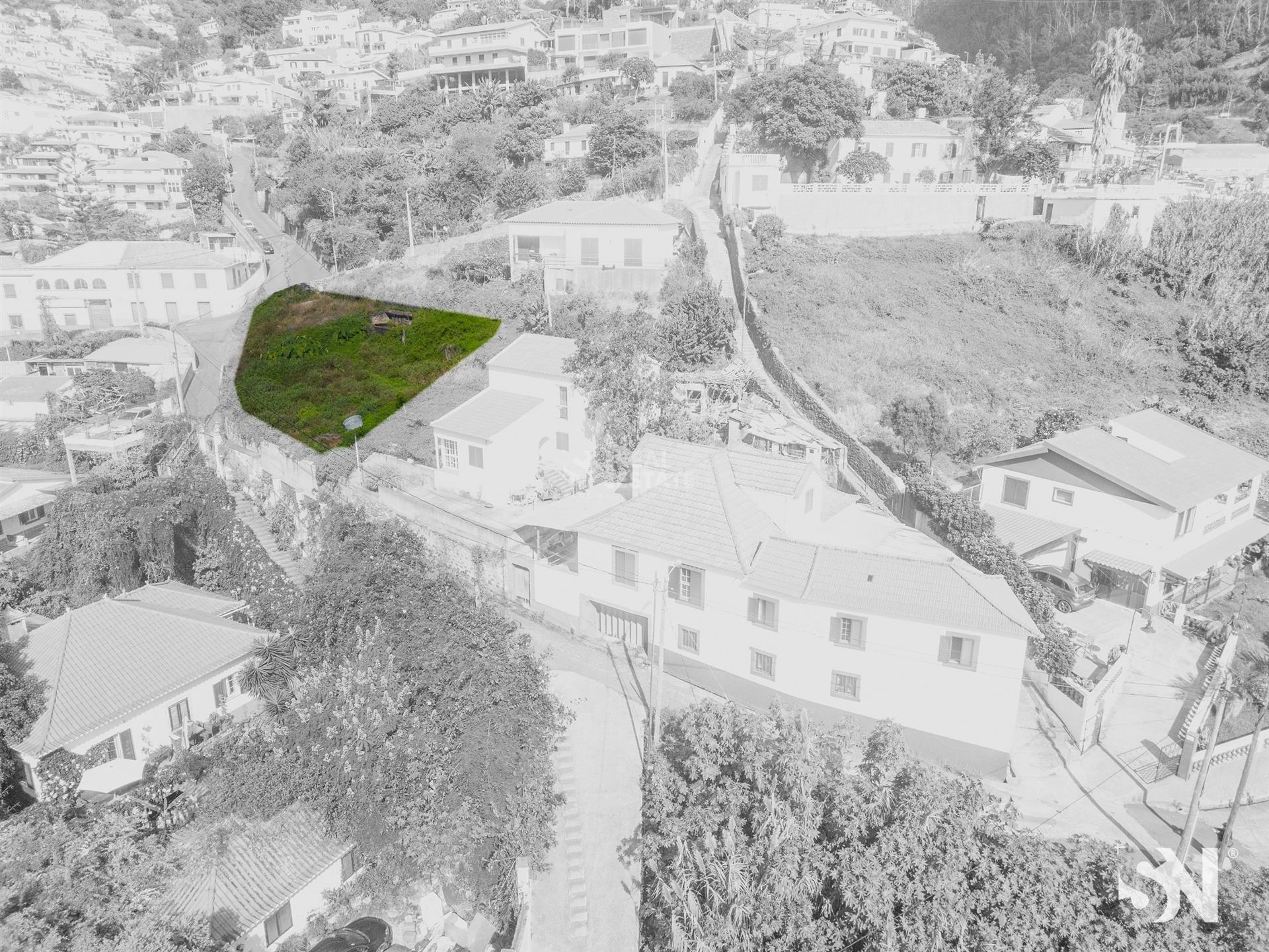 Building Land - Santo António, with sea view