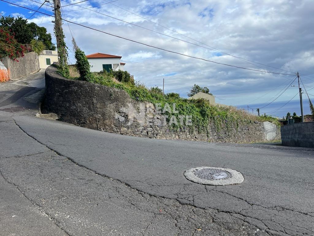 Building Land - Santo António, with sea view