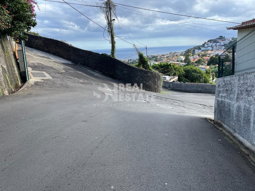 Building Land - Santo António, with sea view