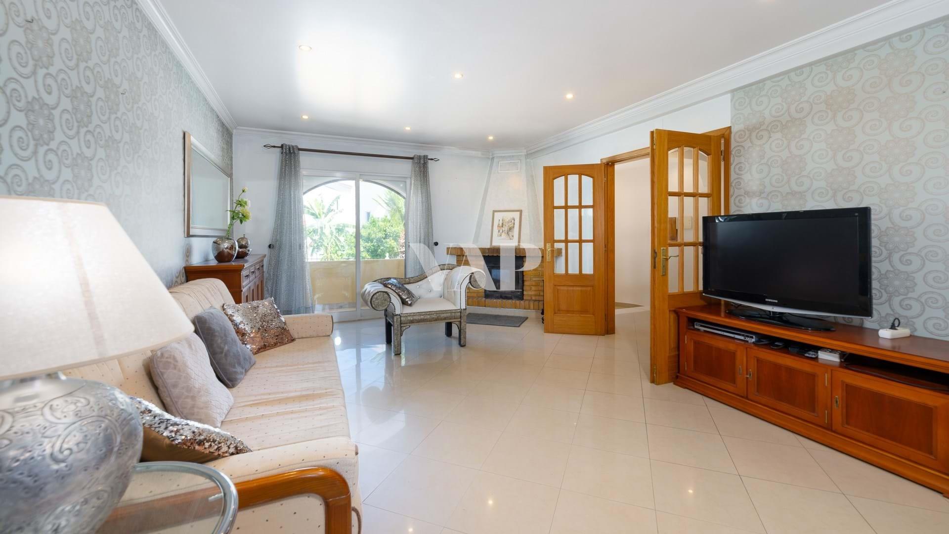Villa reformada de 4 dormitorios en una tranquila zona residencial – Loulé
