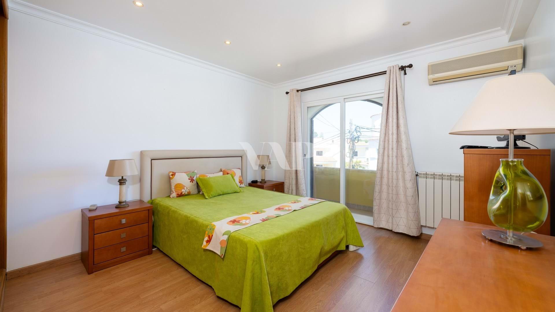 Villa reformada de 4 dormitorios en una tranquila zona residencial – Loulé
