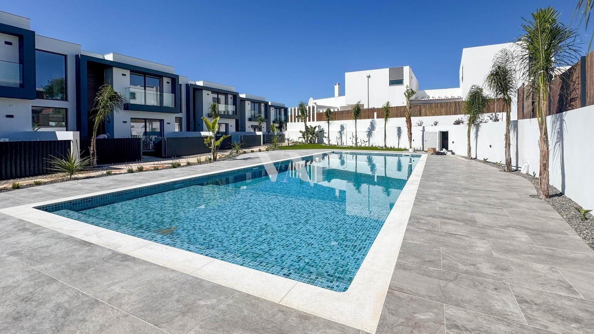 Villa mit 4+1 Schlafzimmern in einer geschlossenen Wohnanlage mit Gemeinschaftspool, Boliqueime