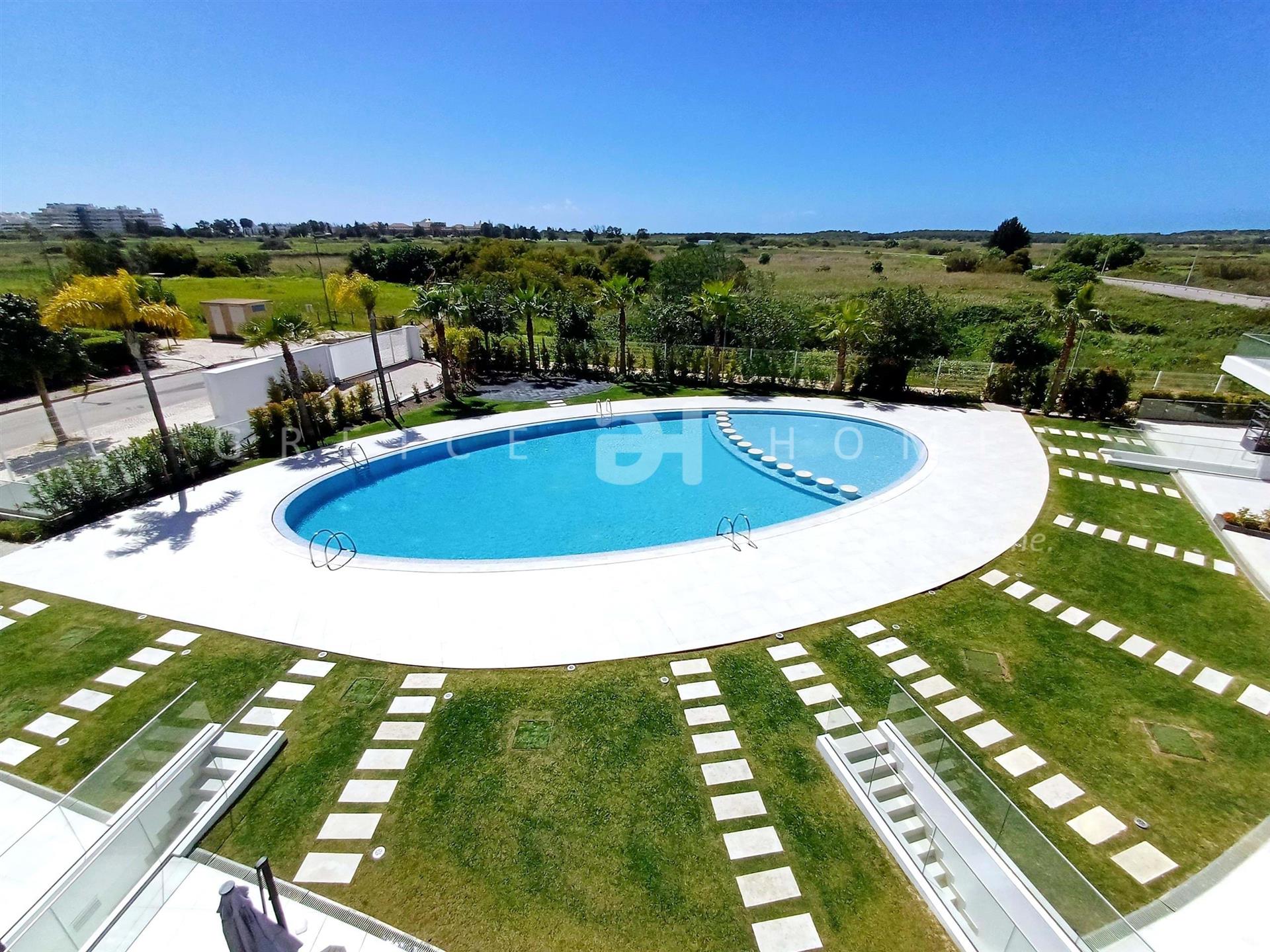 À Vendre Appartement De 3 Chambres Au Dernier Étage Dans Le Quartier Privilégié De Vilamoura