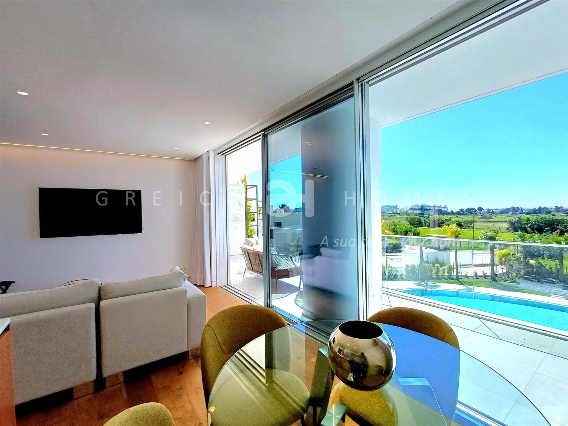 À Vendre Appartement De 3 Chambres Au Dernier Étage Dans Le Quartier Privilégié De Vilamoura