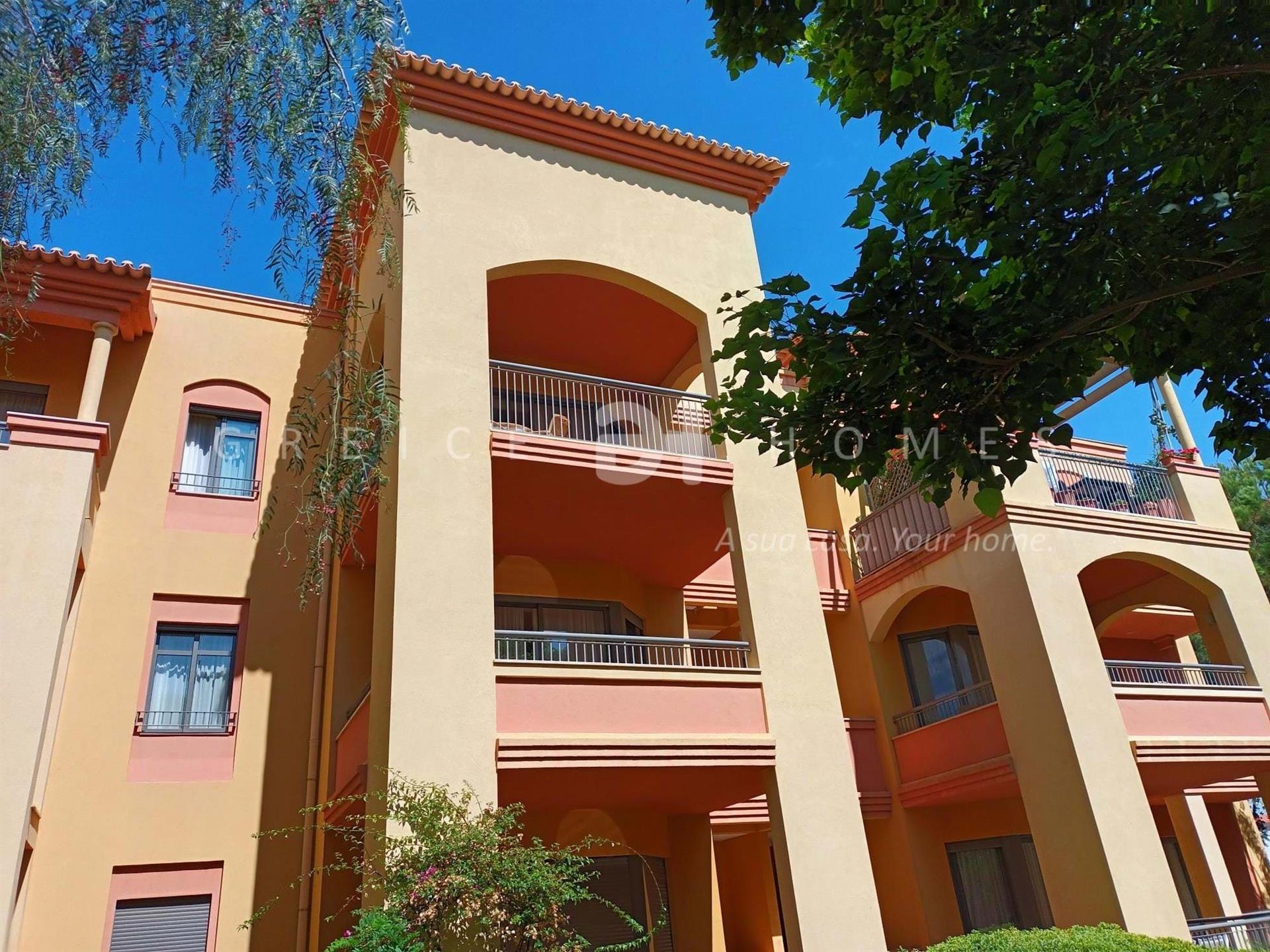 À Vendre Appartement De 2 Chambres Au Dernier Étage Dans Une Copropriété De Luxe Vilamoura