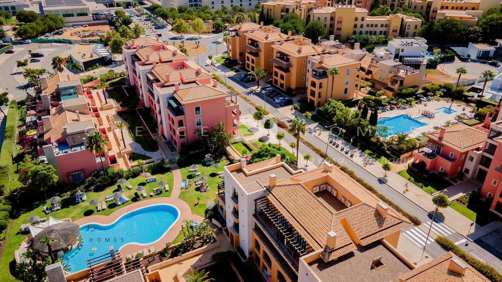 A Vendre Appartement De 2 Chambres Communauté Fermée Avec Piscine À Vilamoura