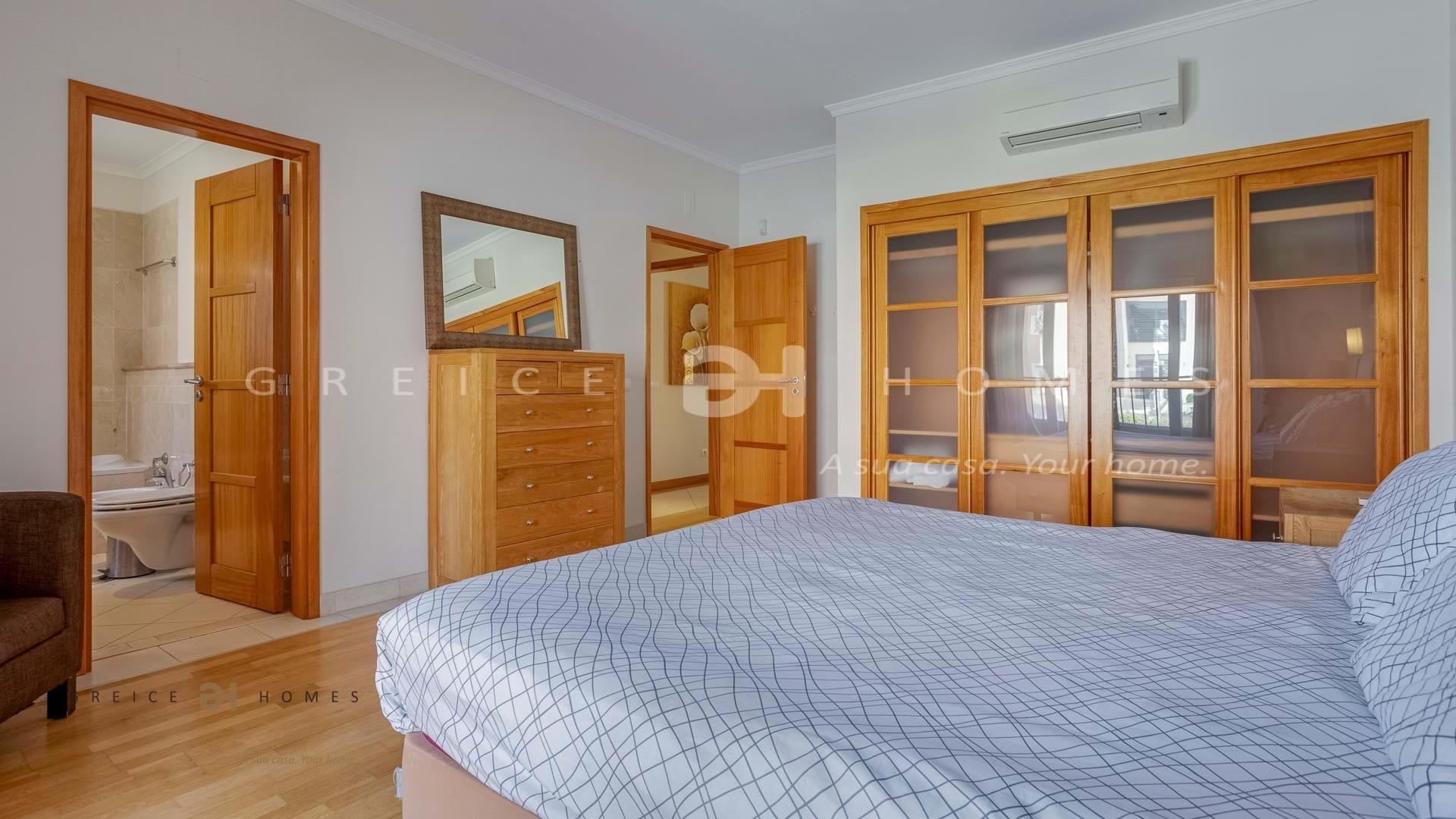A Vendre Appartement De 2 Chambres Communauté Fermée Avec Piscine À Vilamoura