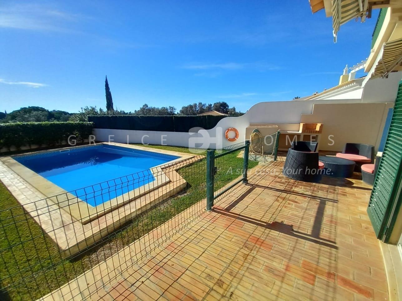 A Vendre Villa De 3 Chambres Avec Piscine À Vilamoura
