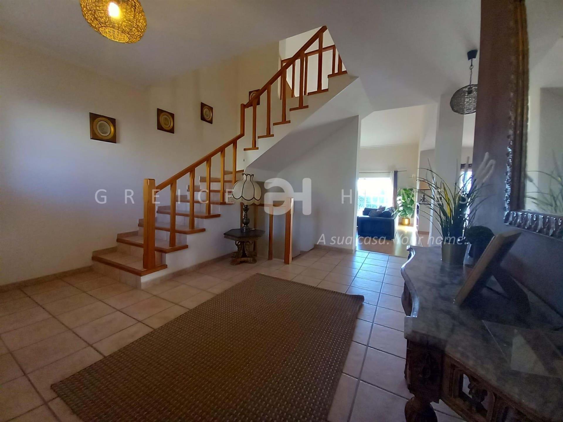 A Vendre Villa De 3 Chambres Avec Piscine À Vilamoura
