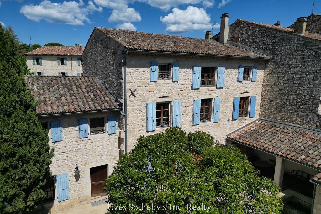Exclusiva Casa de pueblo con jardín, terraza y vistas despejadas Centro de Barjac