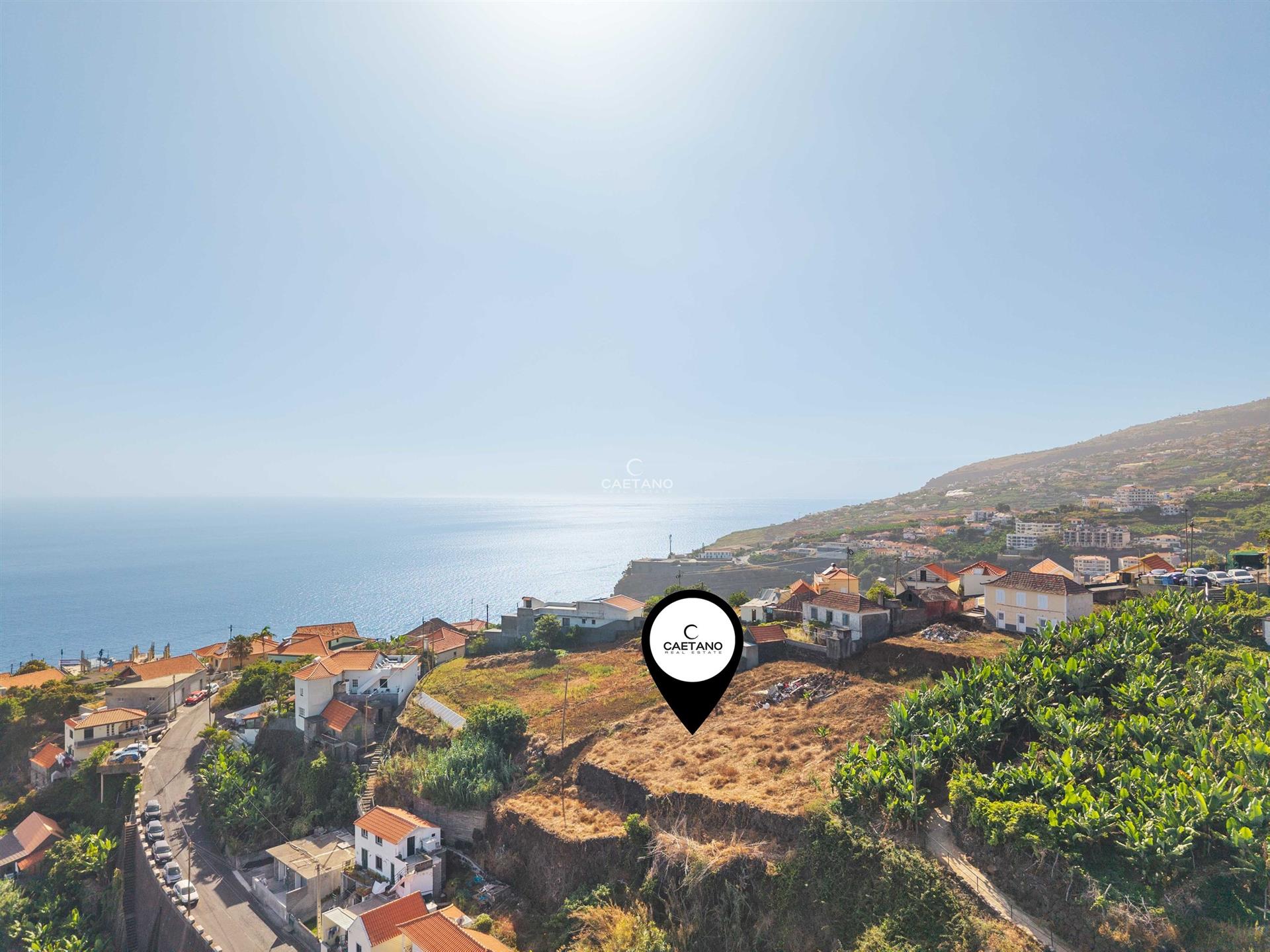Land with 1200m2 - Calheta