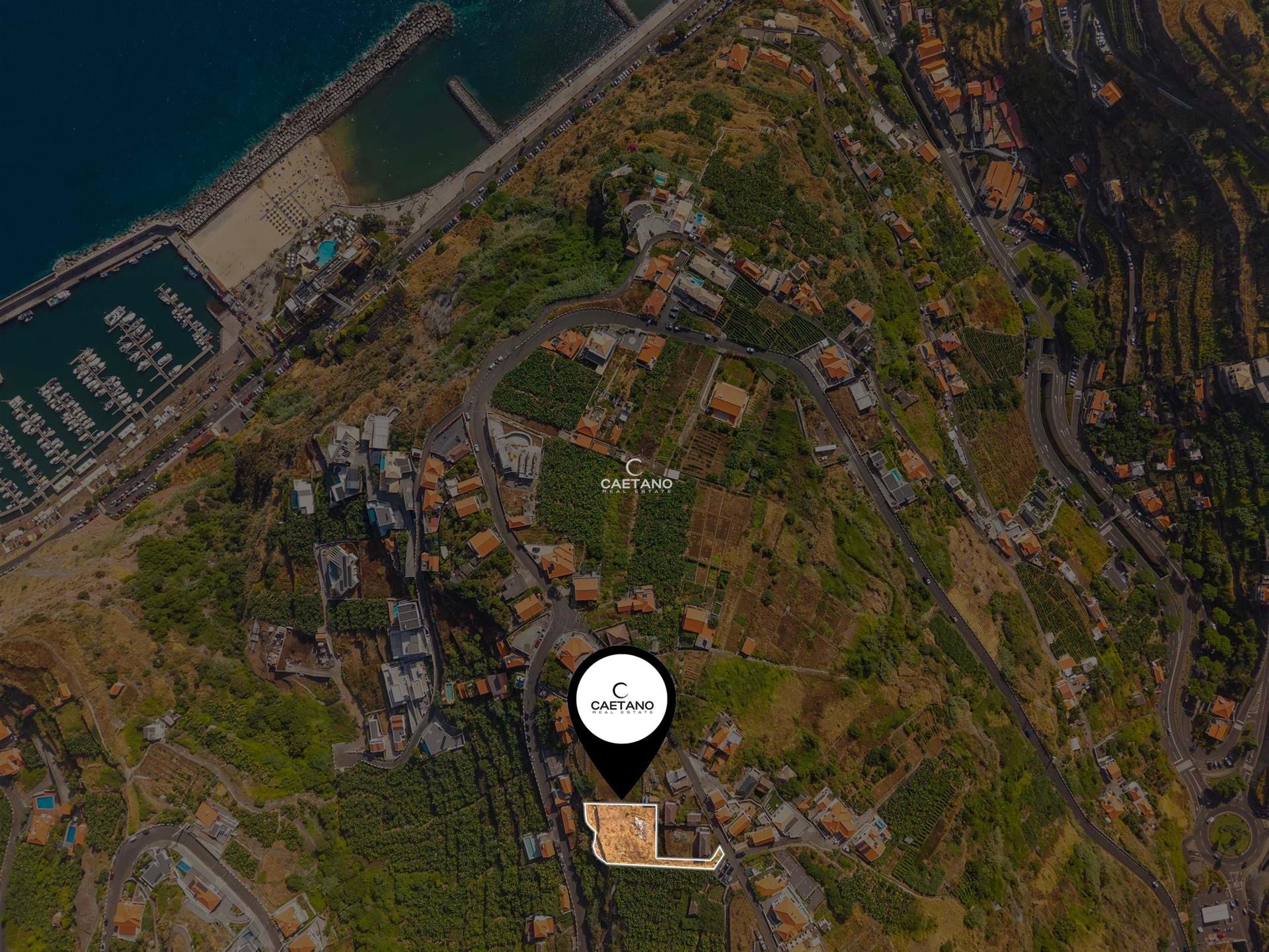 Land with 1200m2 - Calheta