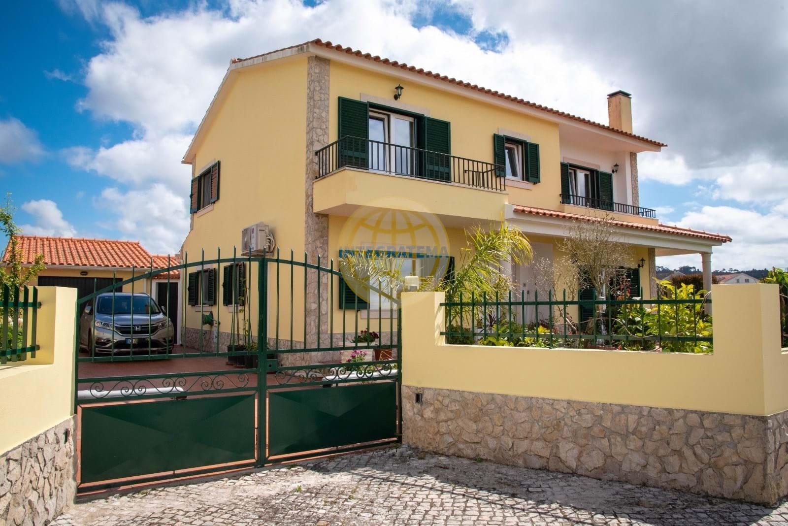 Moradia tradicional com 4 quartos e piscina aquecida no Chão da Parada