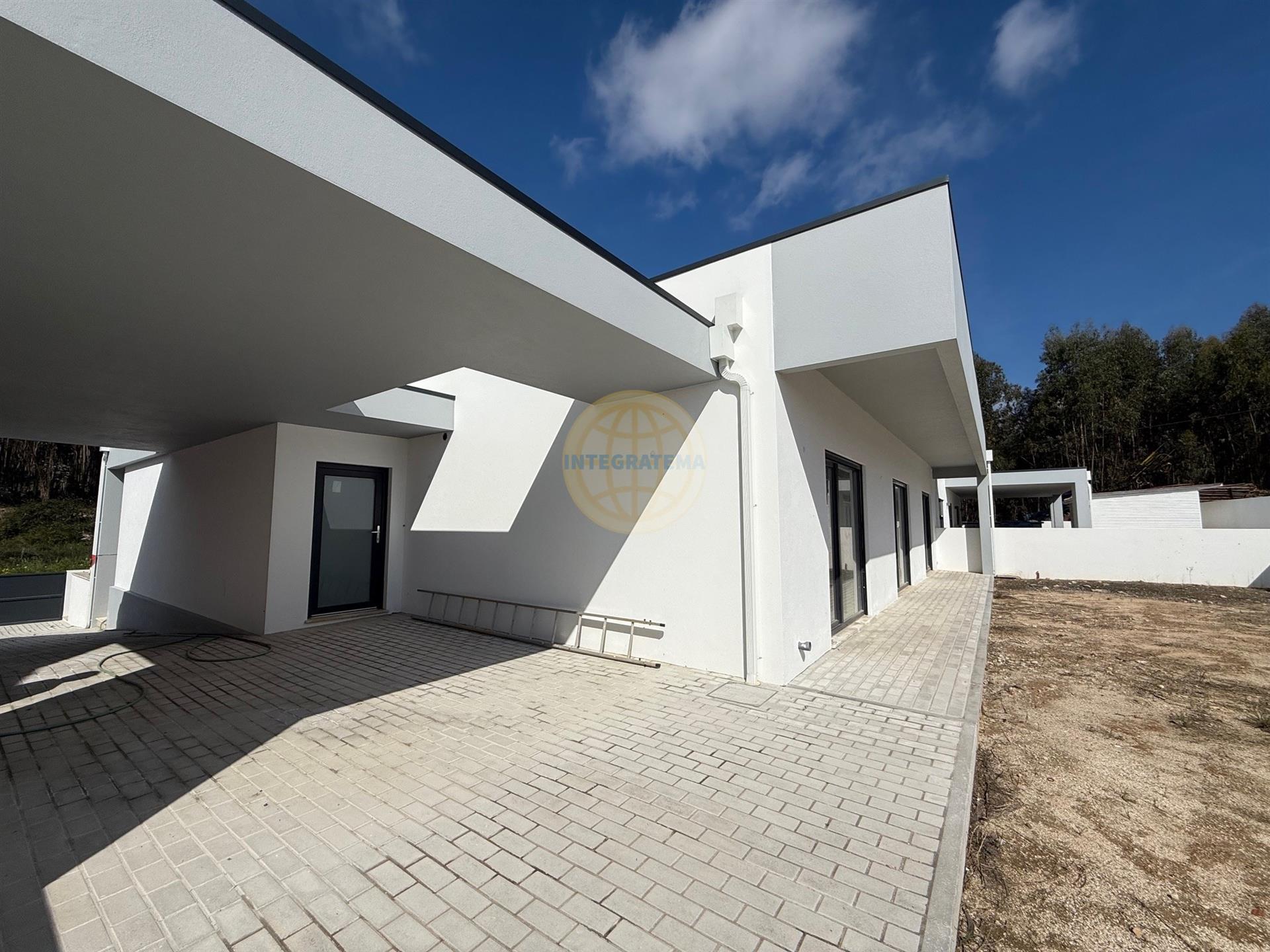 4 bedroom semi-detached house with garden space - Rio Maior