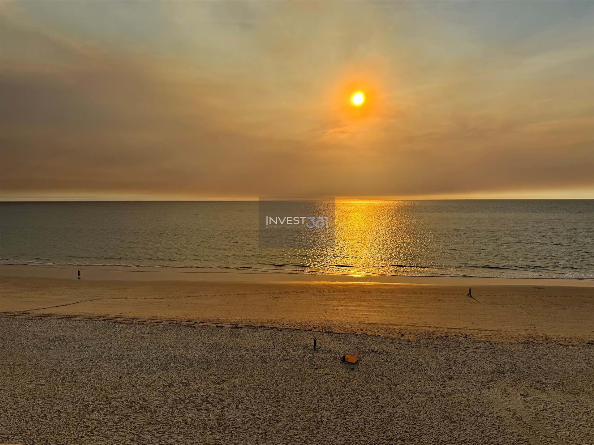 Luxury 5+2 bedroom apartment, beachfront, with sea view!