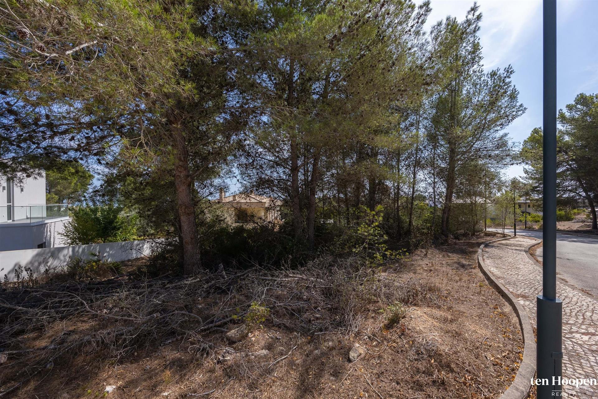 Urban plot for construction near the beach.