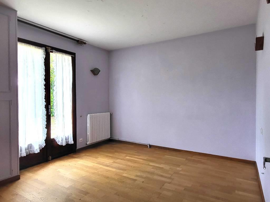 Purchase: House (24440)