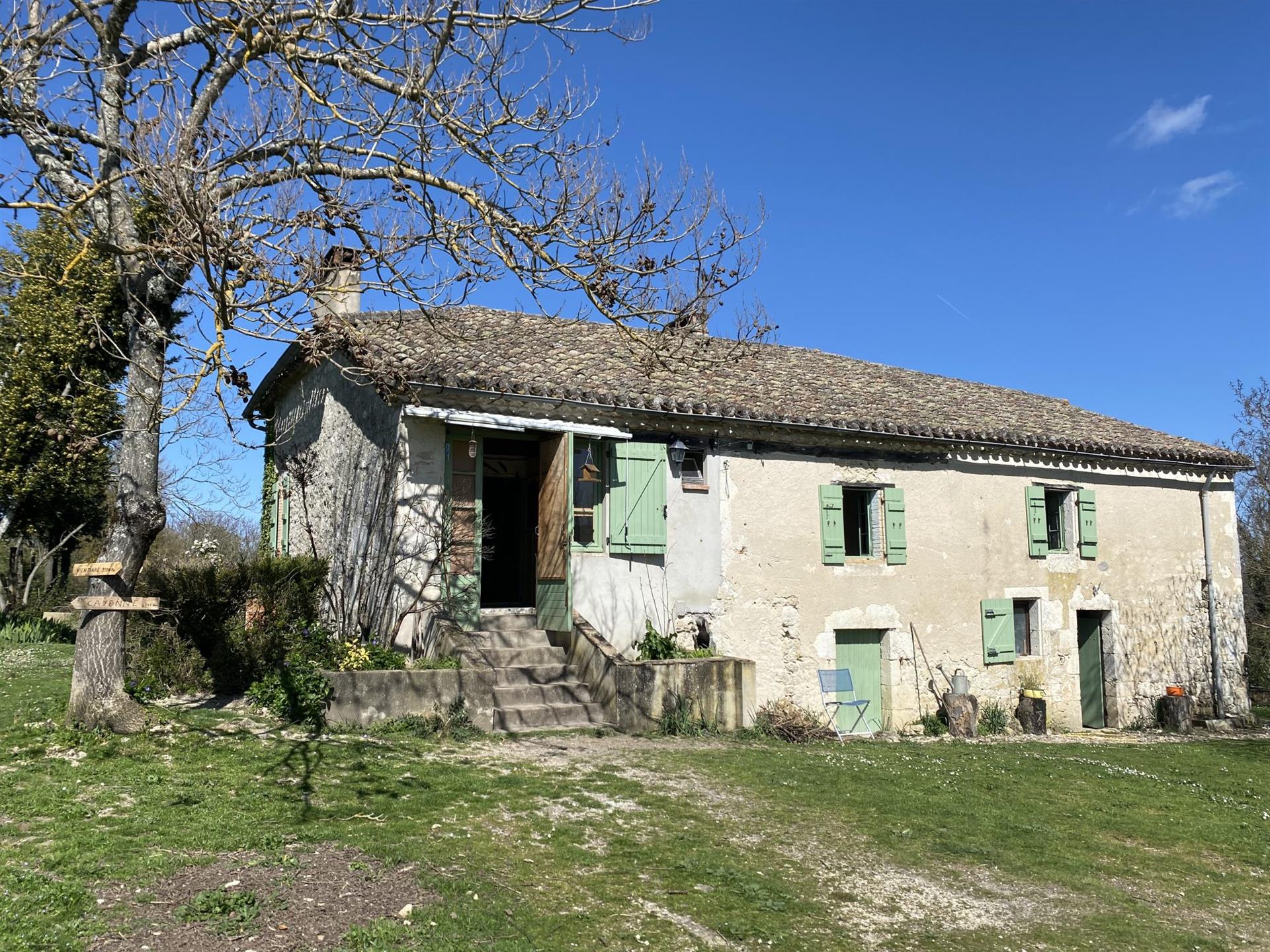 Tarn Et Garonne Stone farmhouse, barn with pigeonnier to be renovated, lovely views with 3+ hectares