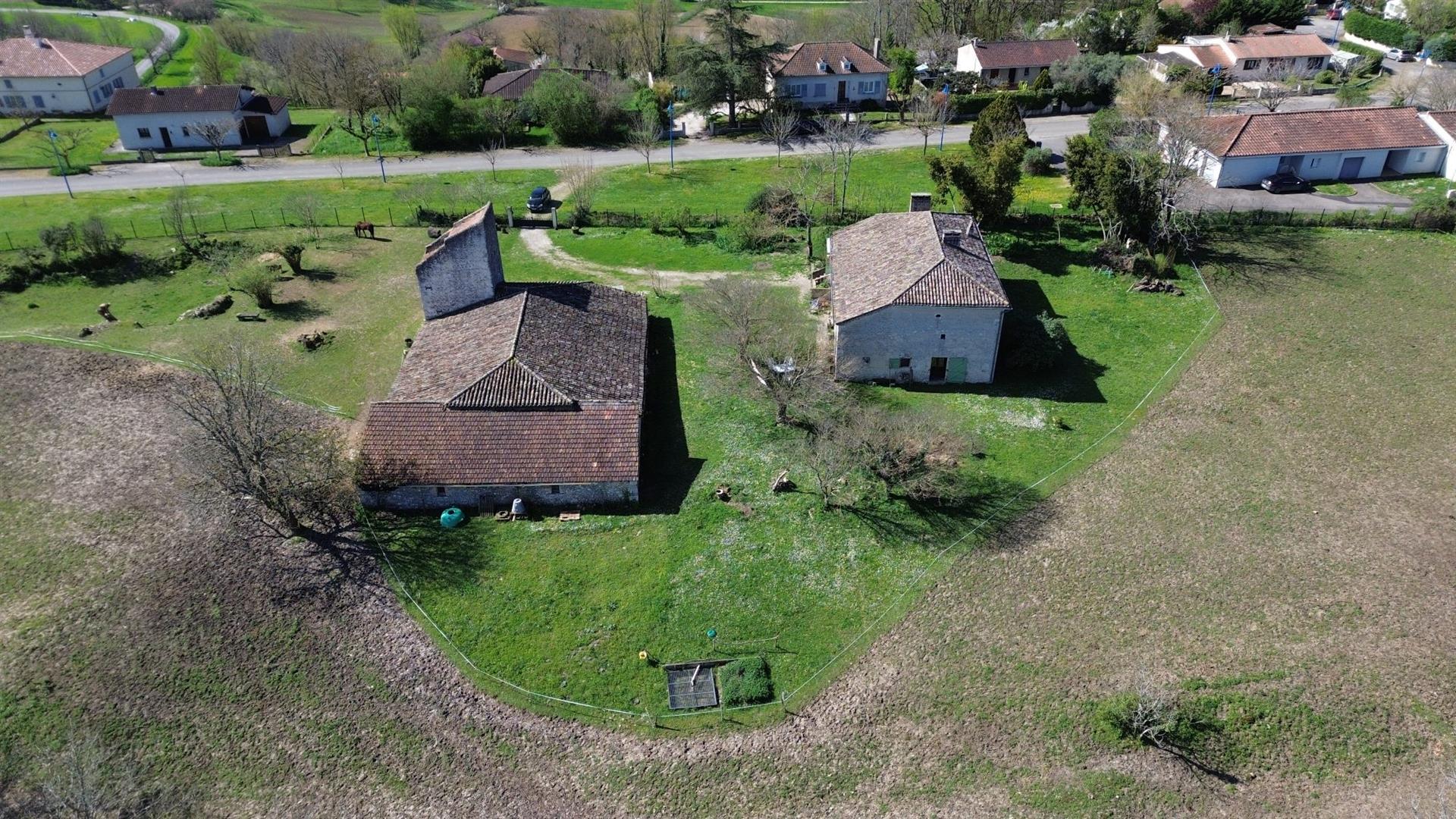 Mas en pierre du Tarn et Garonne, grange avec pigeonnier à rénover, belles vues avec 3+ hectares