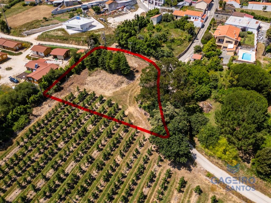 Terreno edificable con vistas panorámicas a las montañas