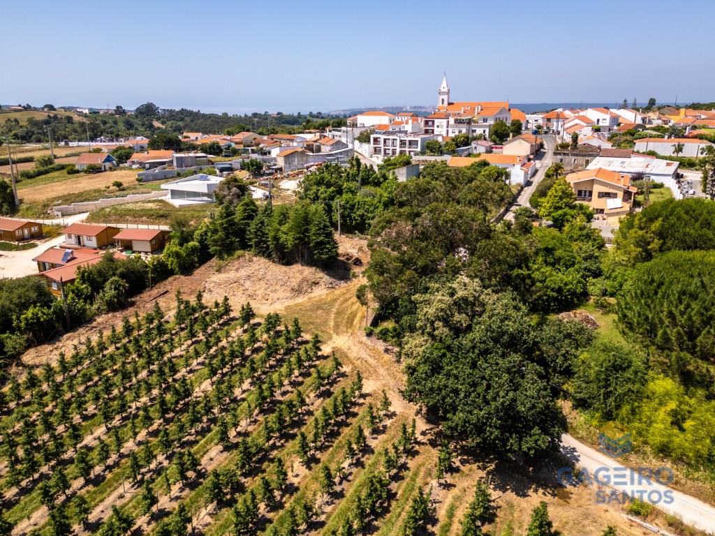 Terreno edificable con vistas panorámicas a las montañas
