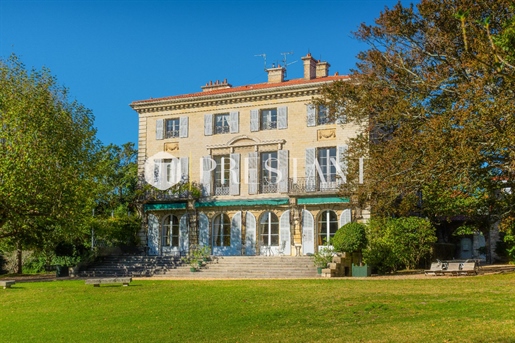 Propriété avec maison de Maître et parc, à vendre au coeur de la ville, Grande Plage et Halles à pie