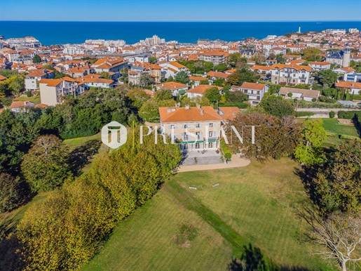 Propriété avec maison de Maître et parc, à vendre au coeur de la ville, Grande Plage et Halles à pie