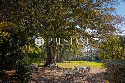 Propriété avec maison de Maître et parc, à vendre au coeur de la ville, Grande Plage et Halles à pie