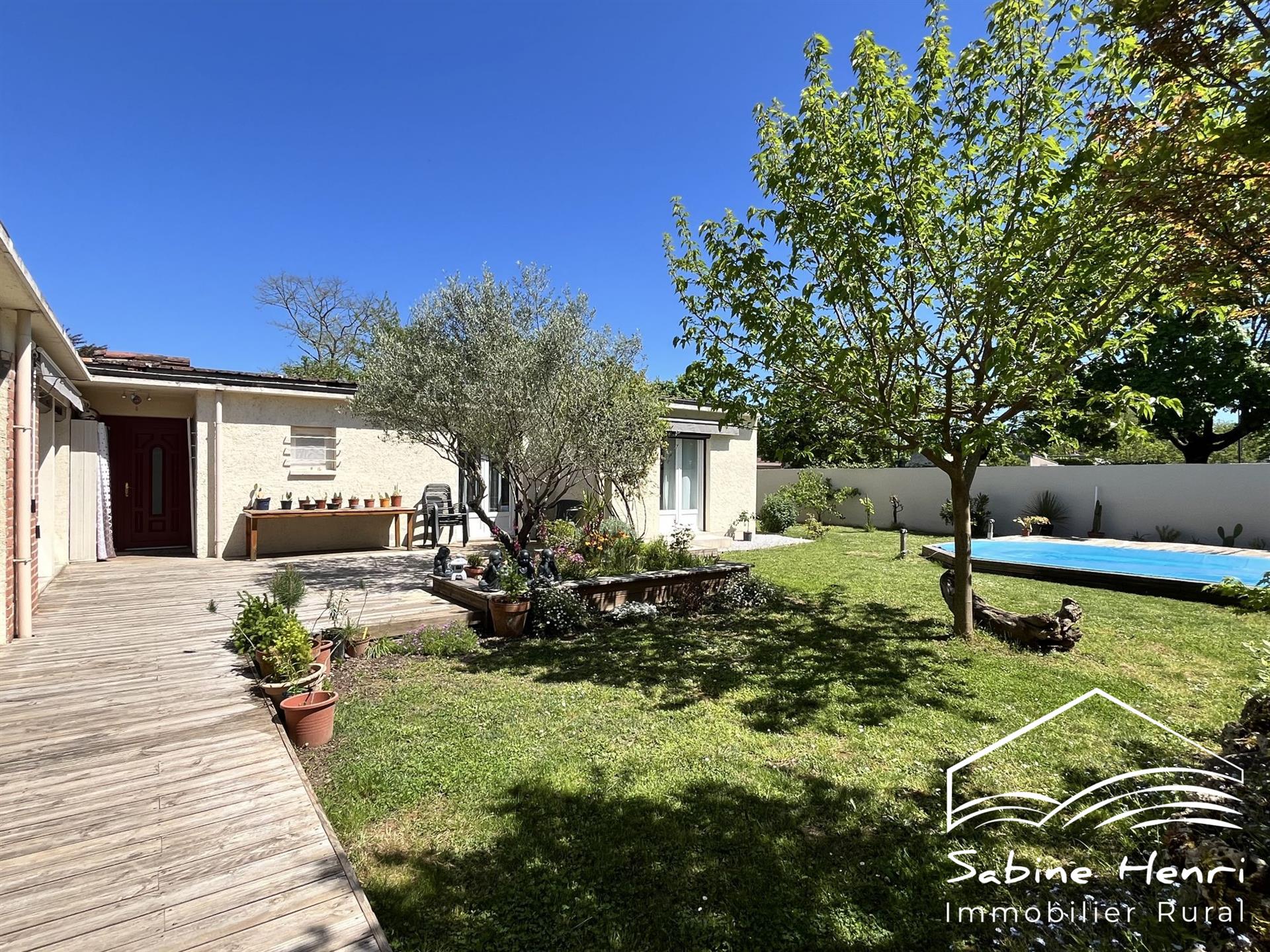 Single-storey house with 4 bedrooms + 1 office
