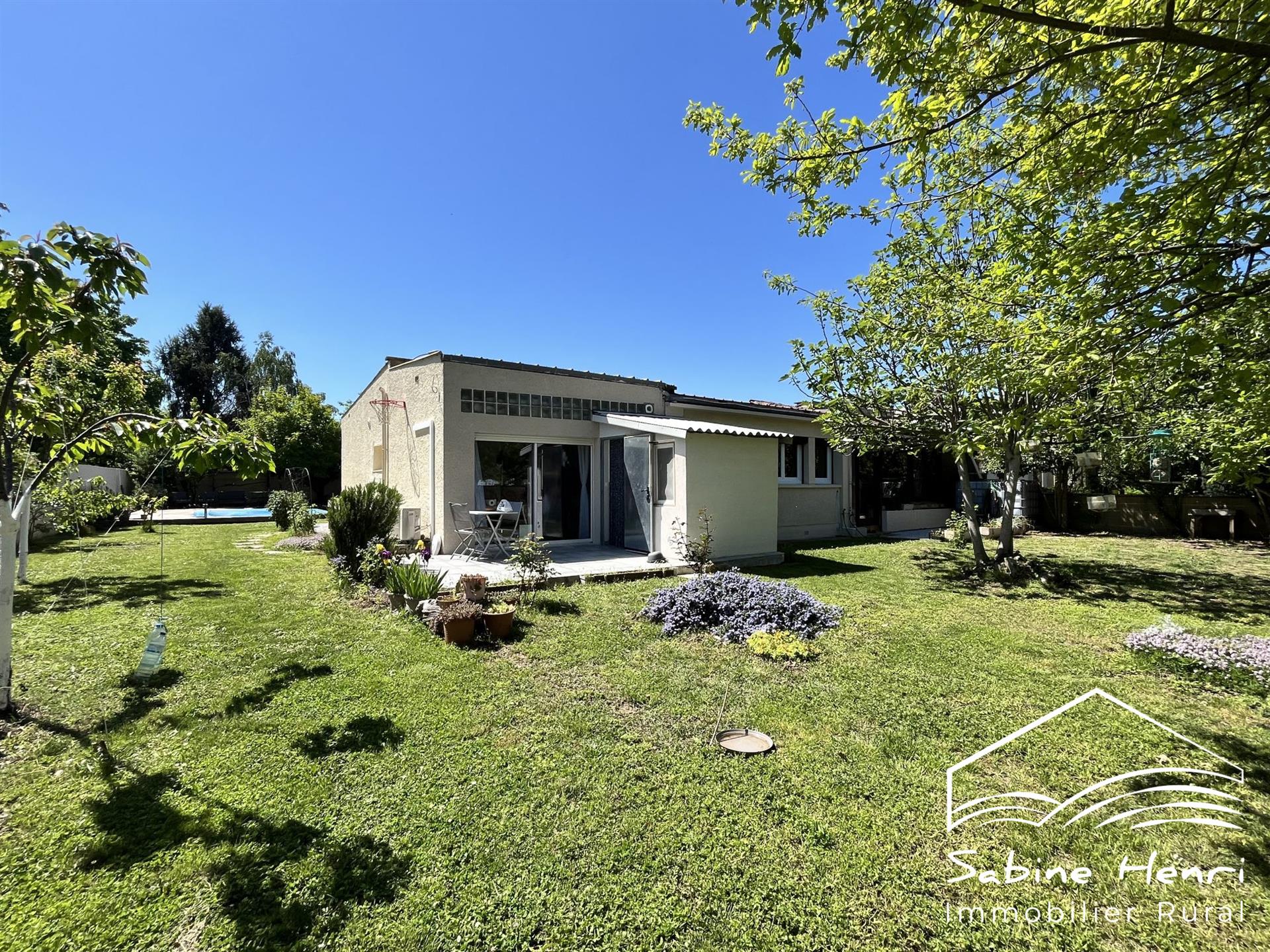 Single-storey house with 4 bedrooms + 1 office