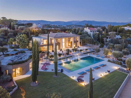 Super Cannes - Une superbe villa avec piscine et vue sur la mer