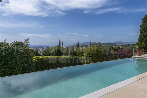 Cannes Le Cannet - Contemporary villa with swimming pool and panoramic sea view in the hills above C