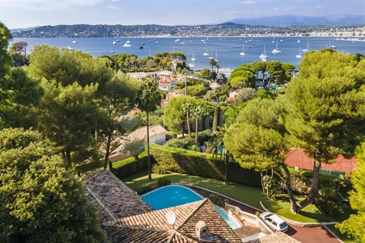 Cap d'Antibes Villa on the West side with Sea Views