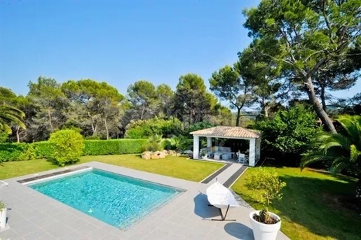 Mougins - Superb villa in a renowned gated domain