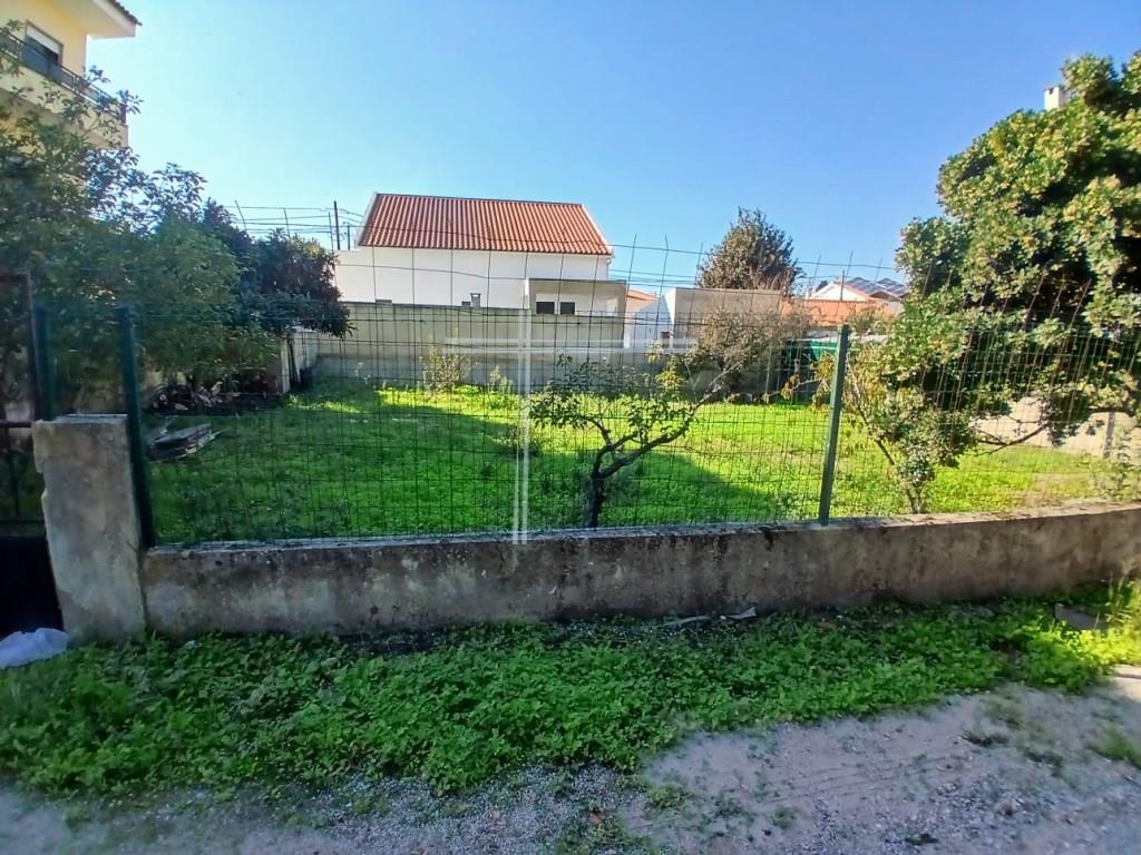 Terrain avec projet architectural approuvé - Vale Cavala