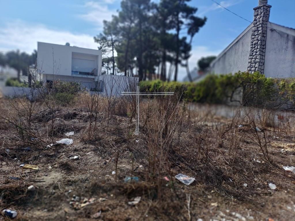 Terrain urbain avec 284m2 - Aroeira, Charneca de Caparica