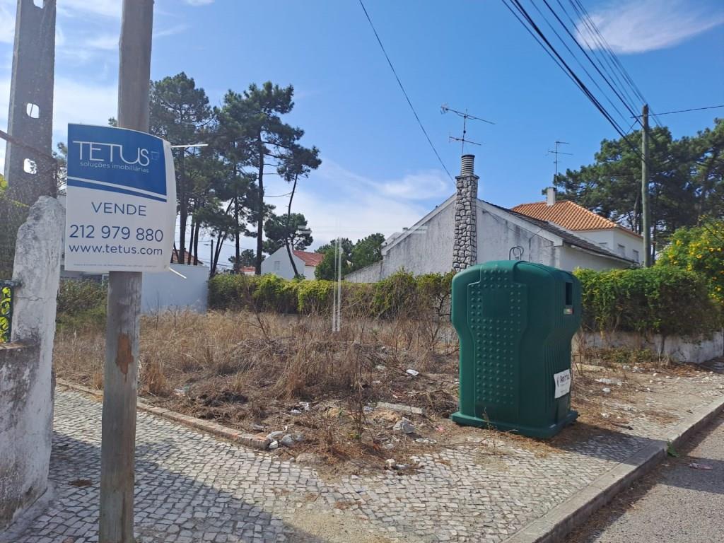 Terrain urbain avec 284m2 - Aroeira, Charneca de Caparica