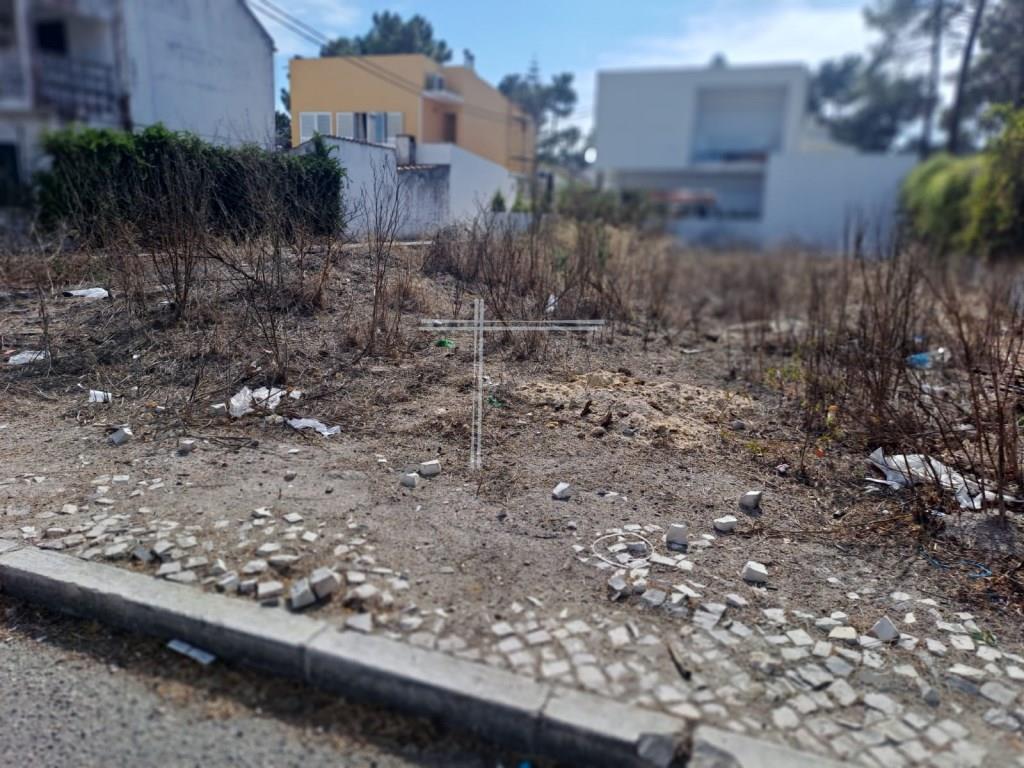Terrain urbain avec 284m2 - Aroeira, Charneca de Caparica