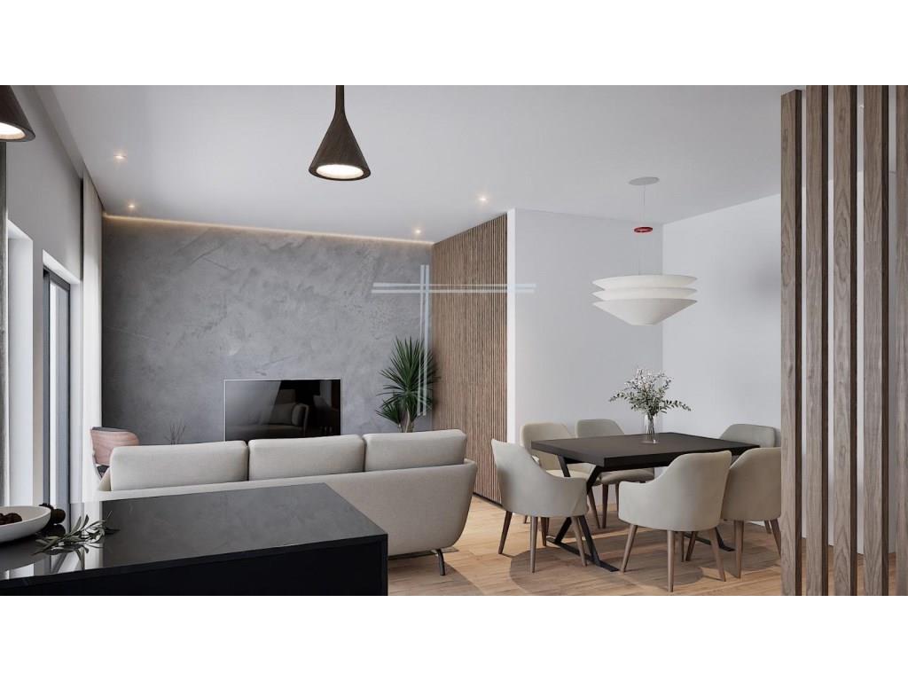 2+3 bedroom flat with balcony and parking for 1 car - Palhais